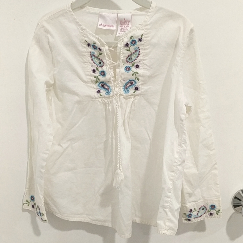 Girls along sleeve blouse